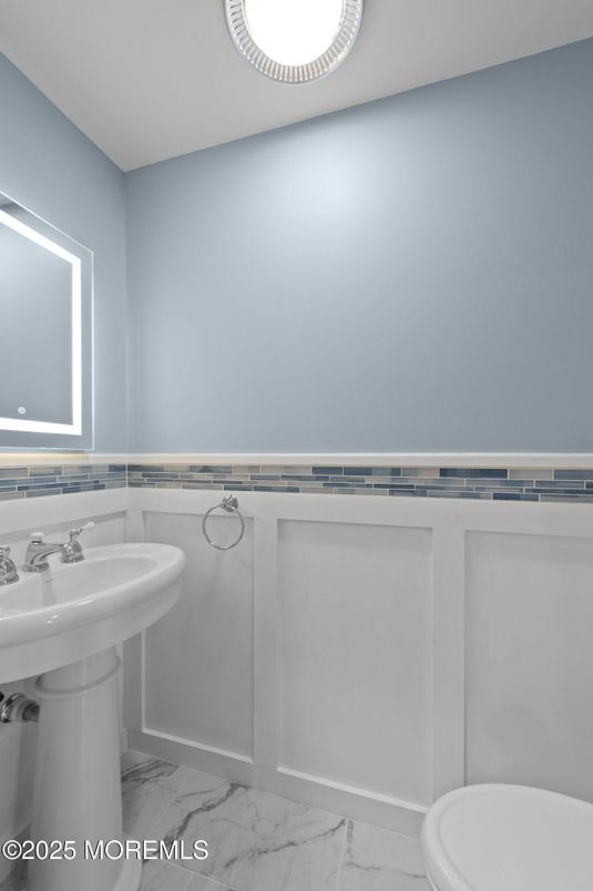 Bathroom, Interior, Marble, Recessed Lighting