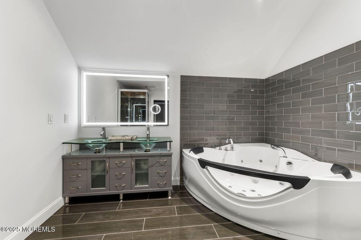 Bathroom, Dual Sink Vanities, Interior