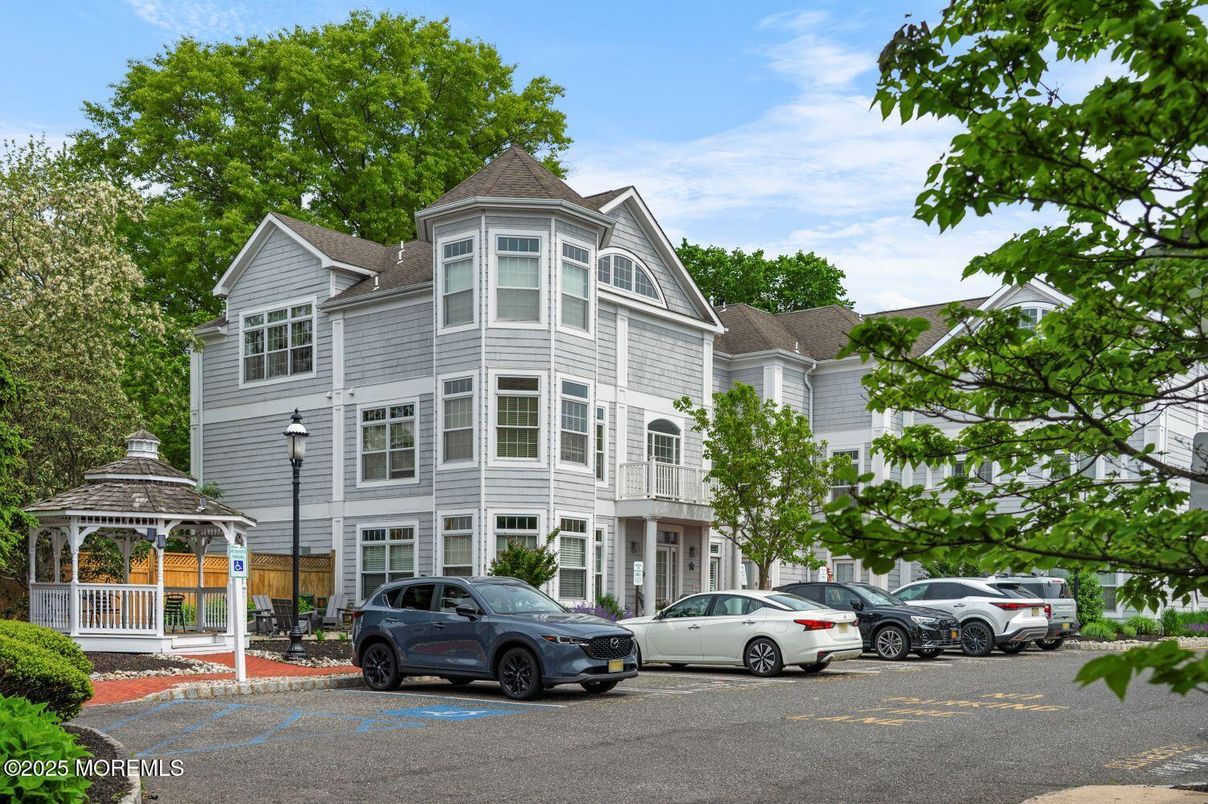 Exterior, Facade, Queen Anne Victorian
