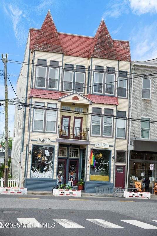 Exterior, Facade, Queen Anne Victorian