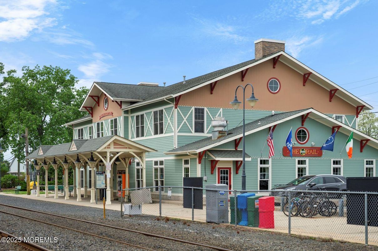 Exterior, Facade, Queen Anne Victorian