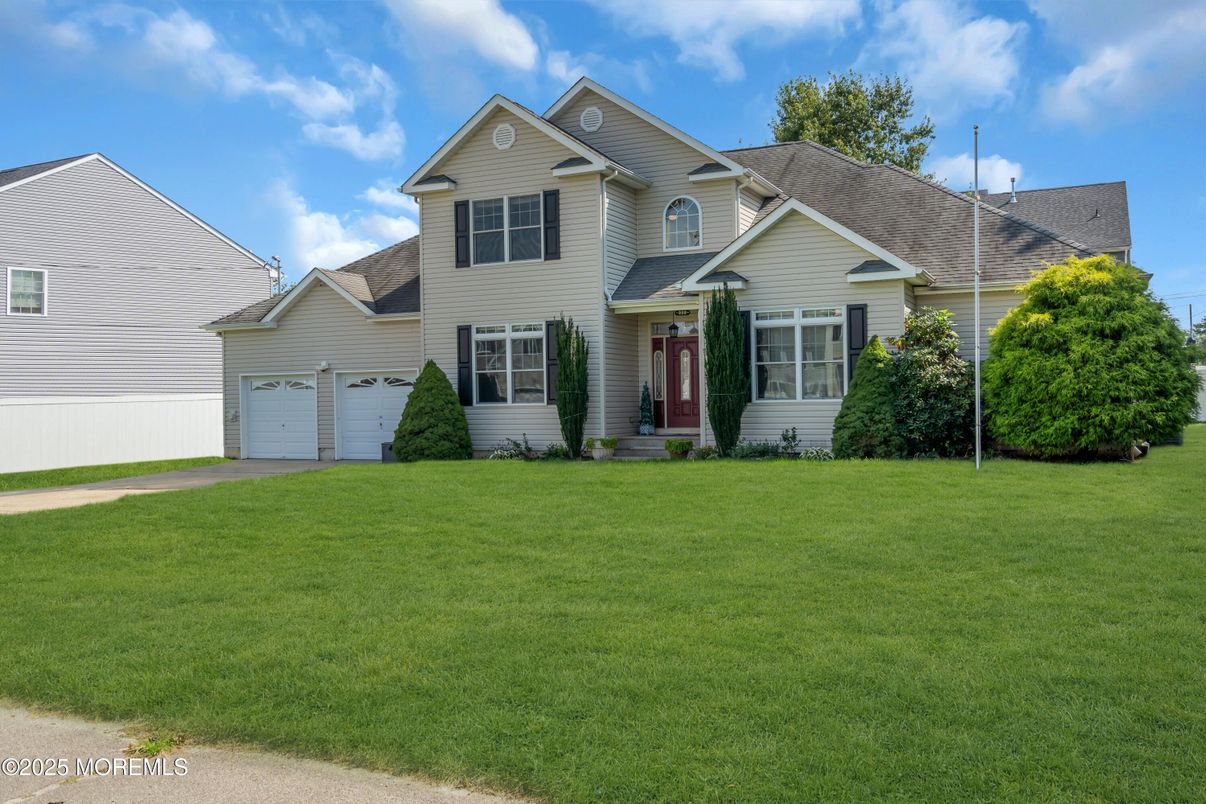 Attached, Exterior, Facade, Farmhouse