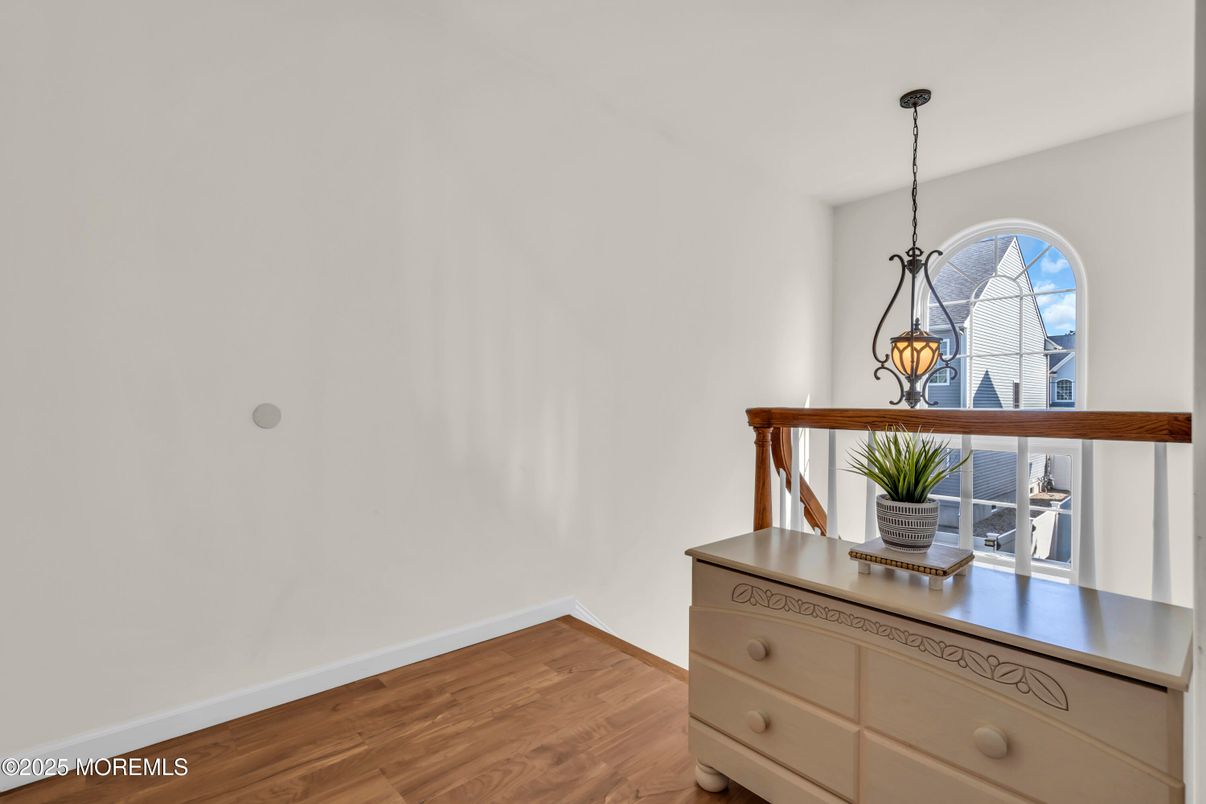Interior, Pendant Lights, Wood Texture Flooring