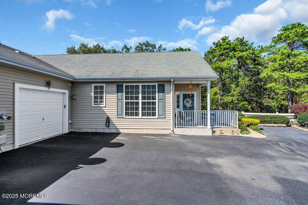 Attached, Exterior, Facade, Cape Cod