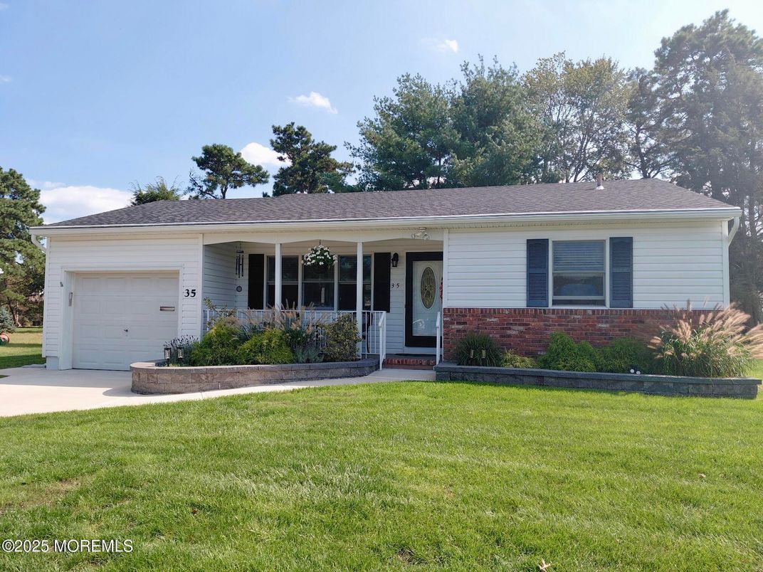 Attached, Exterior, Facade, Brick Facade, Ranch