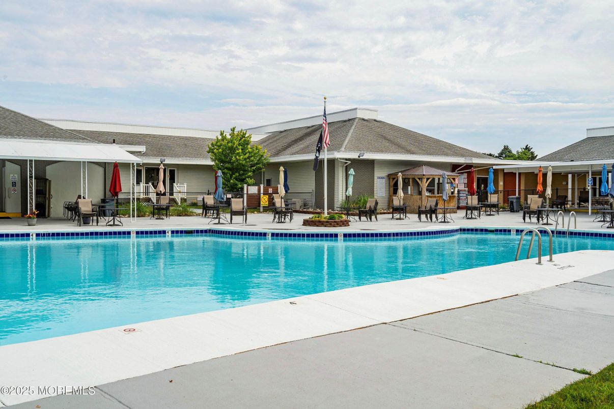 Exterior, Pool