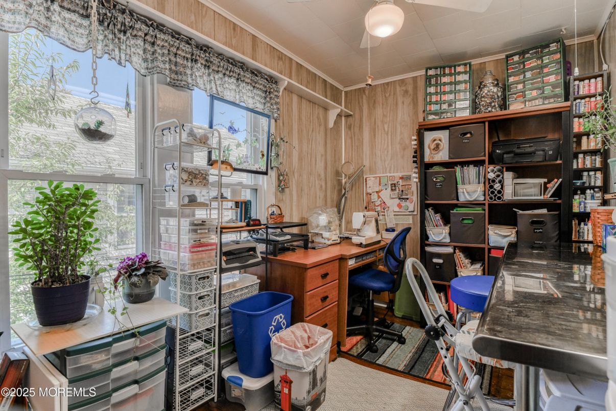 Home Office, Interior