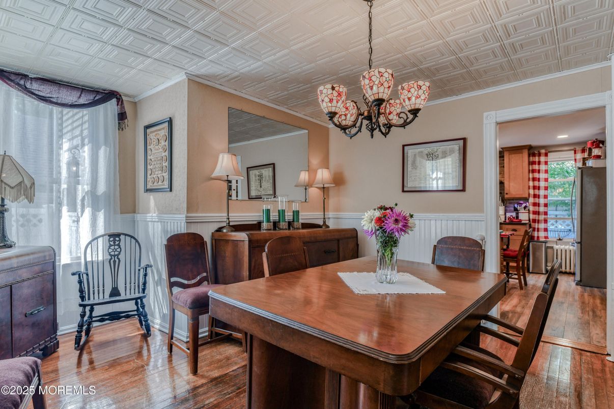 Chandelier, Dining room, Interior, Recessed Lighting, Wood Texture Flooring