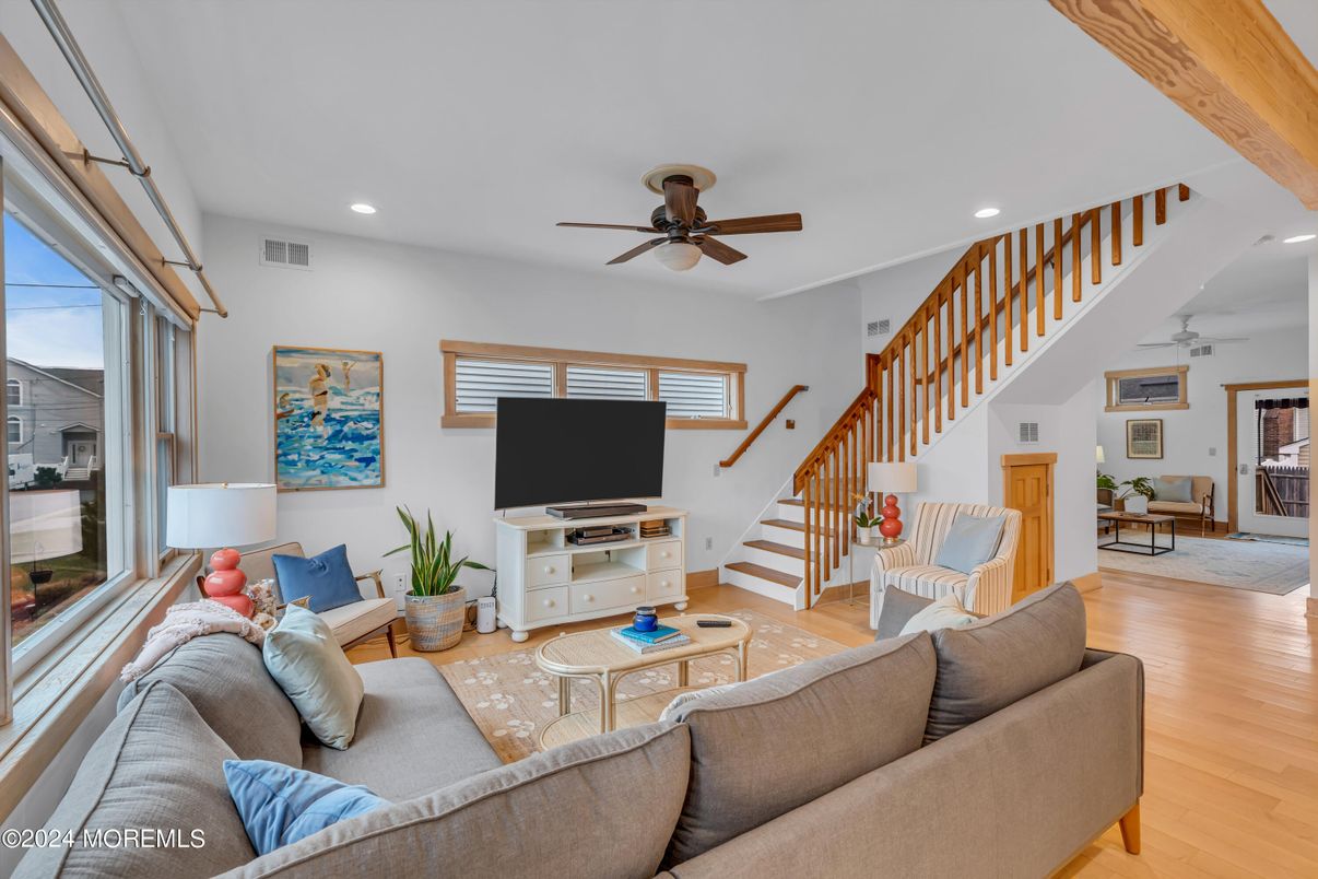Interior, Living room, Recessed Lighting, Wood Texture Flooring