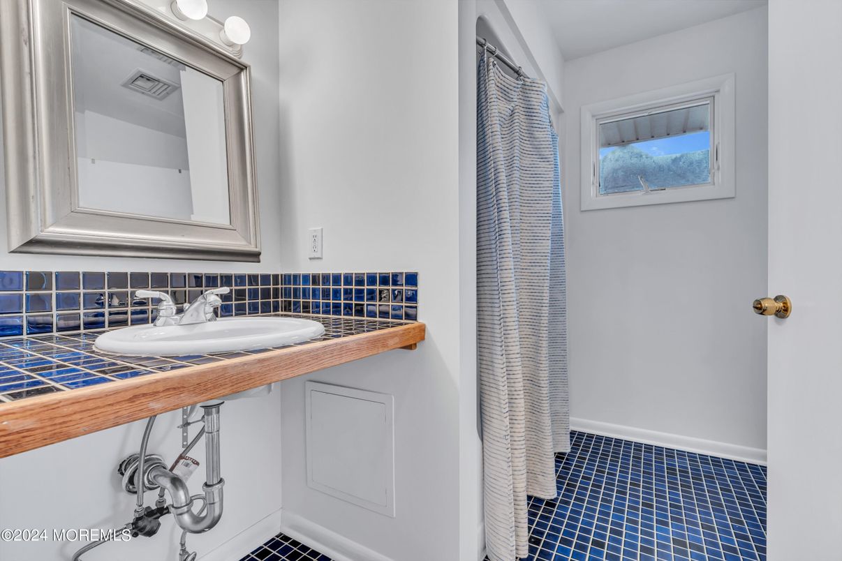 Bathroom, Interior, Tile Countertops