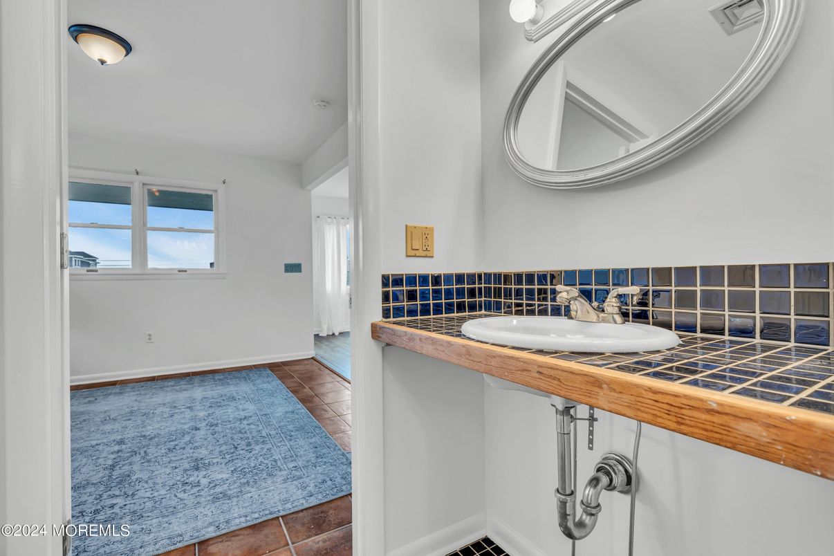 Bathroom, Interior, Tile Countertops