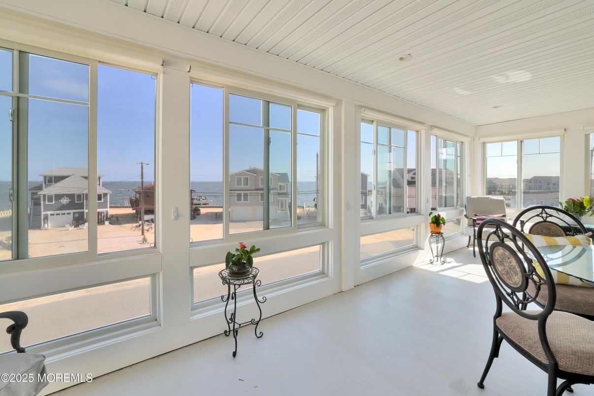 Interior, Sun Room, Water