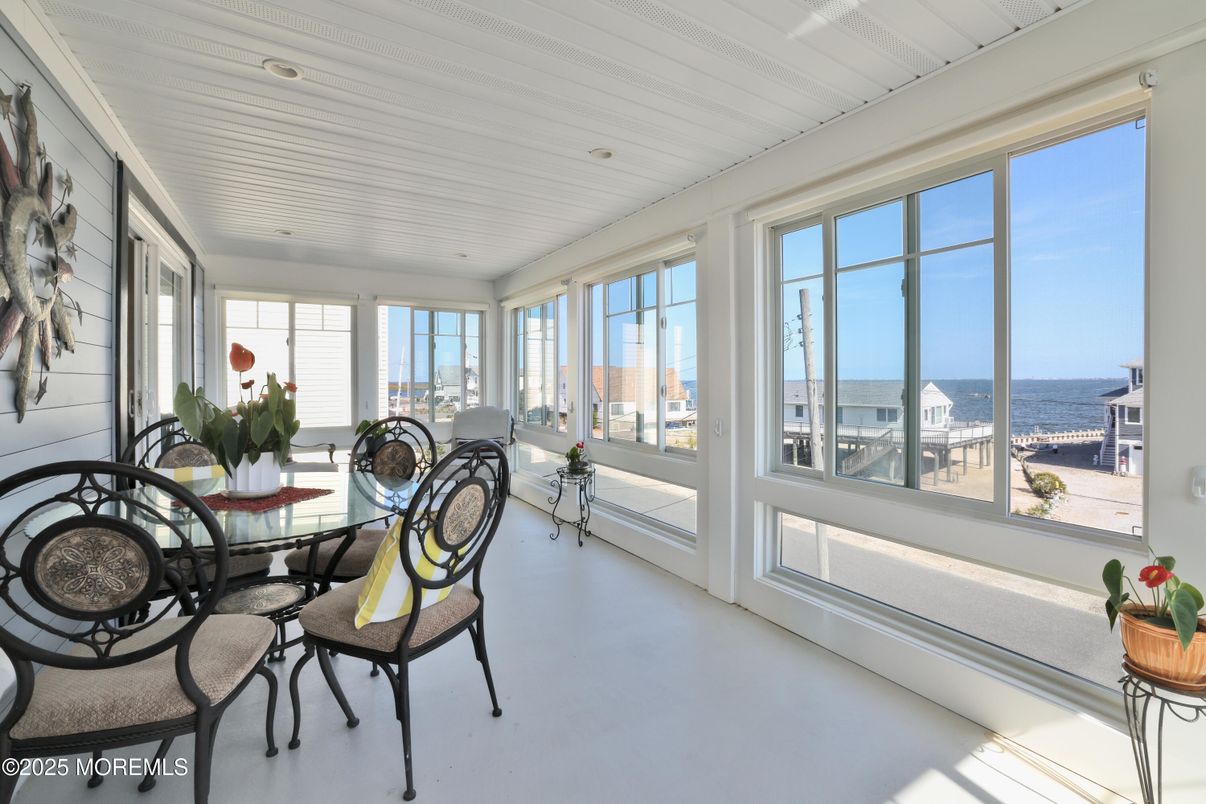 Dining room, Interior, Recessed Lighting, Sun Room, Water