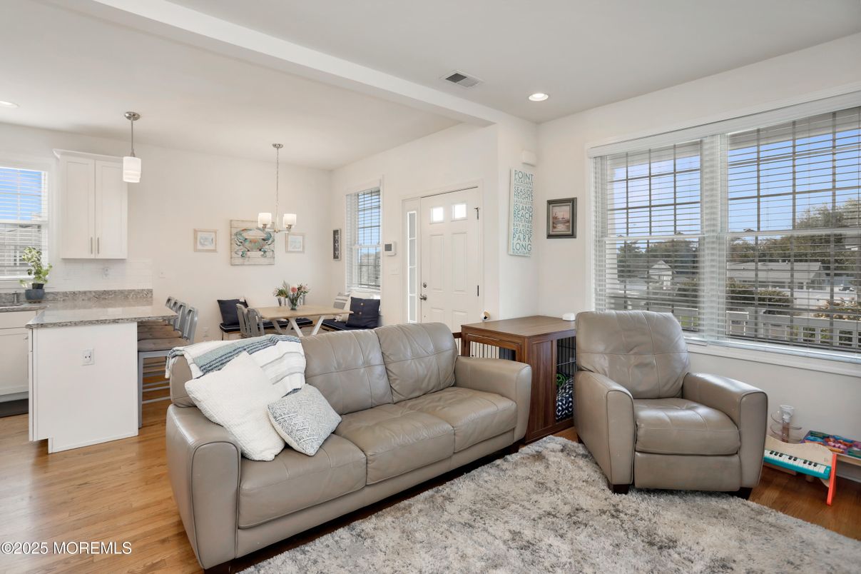Dining room, Interior, Living room, Pendant Lights, Recessed Lighting, Wood Texture Flooring