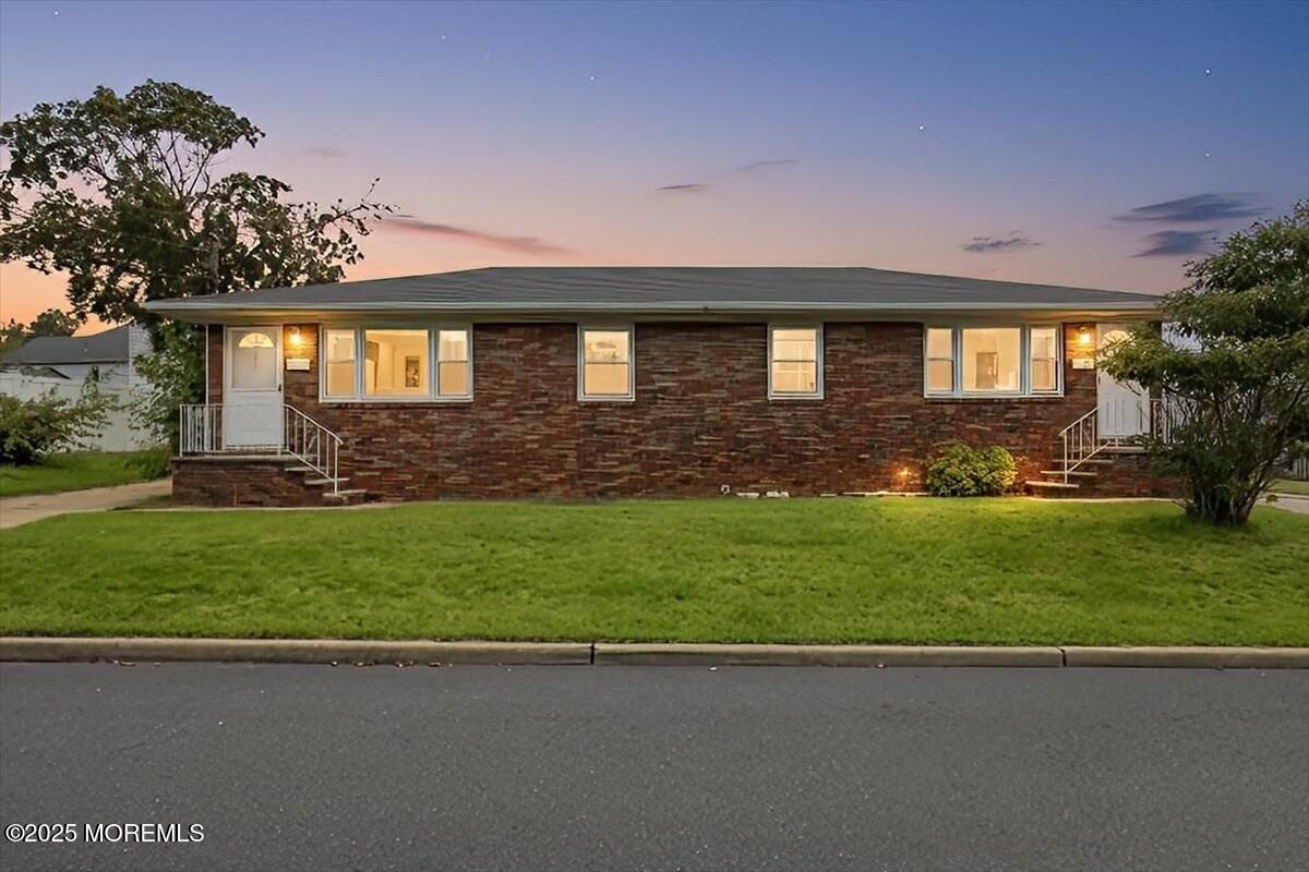 Exterior, Facade, Brick Facade, Split Level