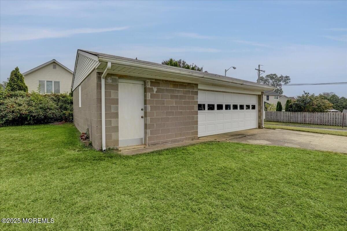 Detached Garage, Exterior