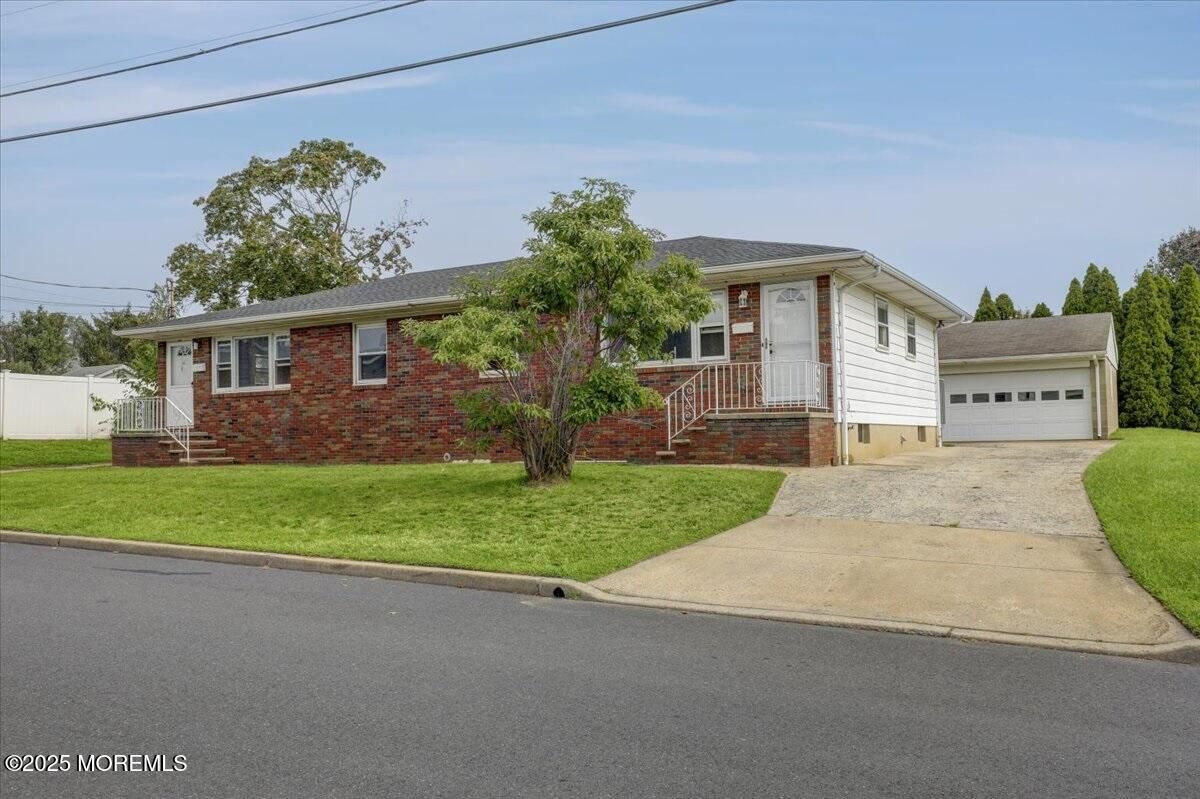 Attached, Detached Garage, Exterior, Facade, Brick Facade, Split Level