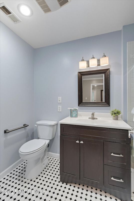 Bathroom, Interior, Recessed Lighting