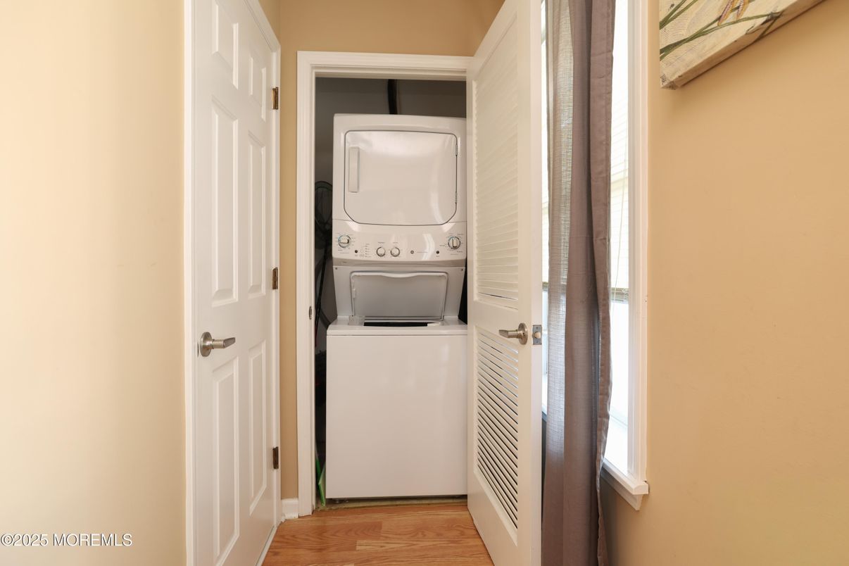 Interior, Utility Closets, Washer, Wood Texture Flooring