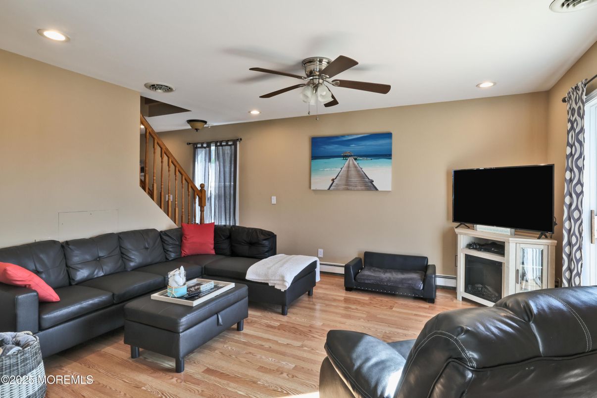 Interior, Living room, Recessed Lighting, Wood Texture Flooring