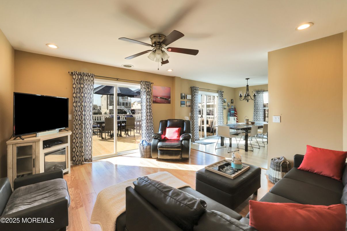 Chandelier, Dining room, Interior, Living room, Recessed Lighting, Wood Texture Flooring