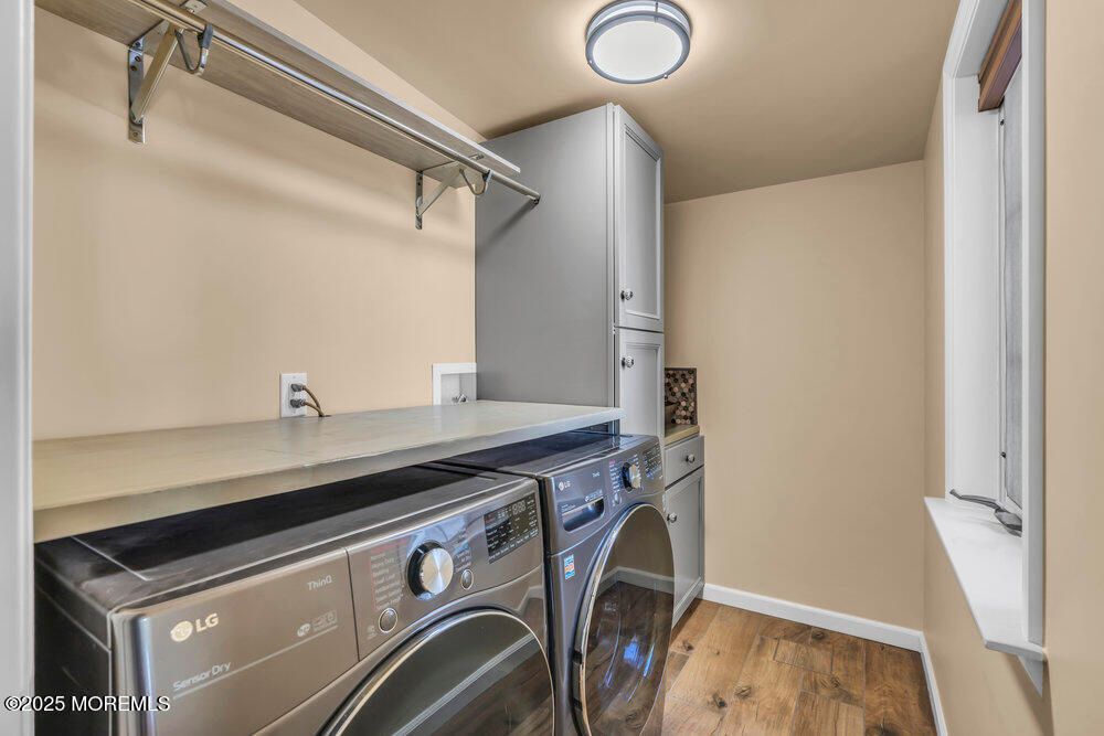 Interior, Washer, Wood Texture Flooring