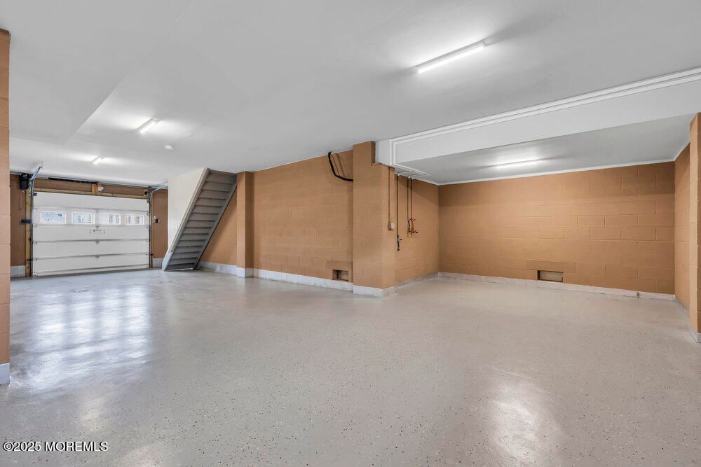 Empty room, Garage, Interior