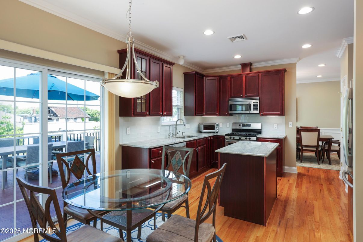 Dining room, Interior, Kitchen, Pendant Lights, Recessed Lighting, Stainless Steel Appliances, Wood Texture Flooring
