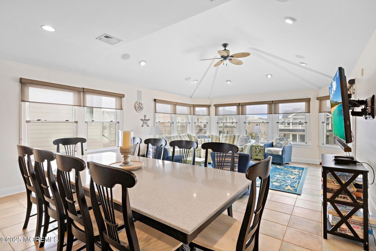 Dining room, Interior, Living room, Recessed Lighting