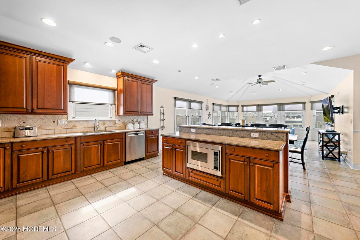 Dining room, Interior, Kitchen, Recessed Lighting, Stainless Steel Appliances