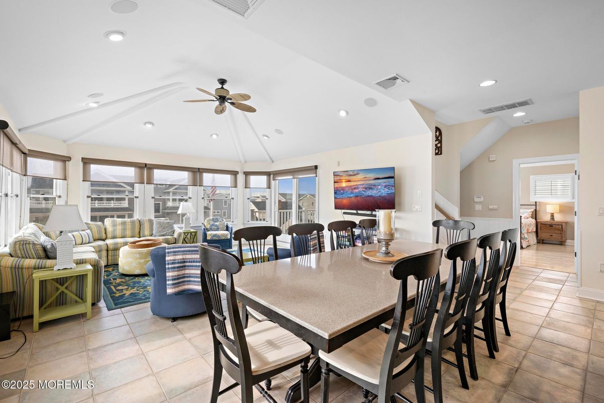Dining room, Interior, Recessed Lighting