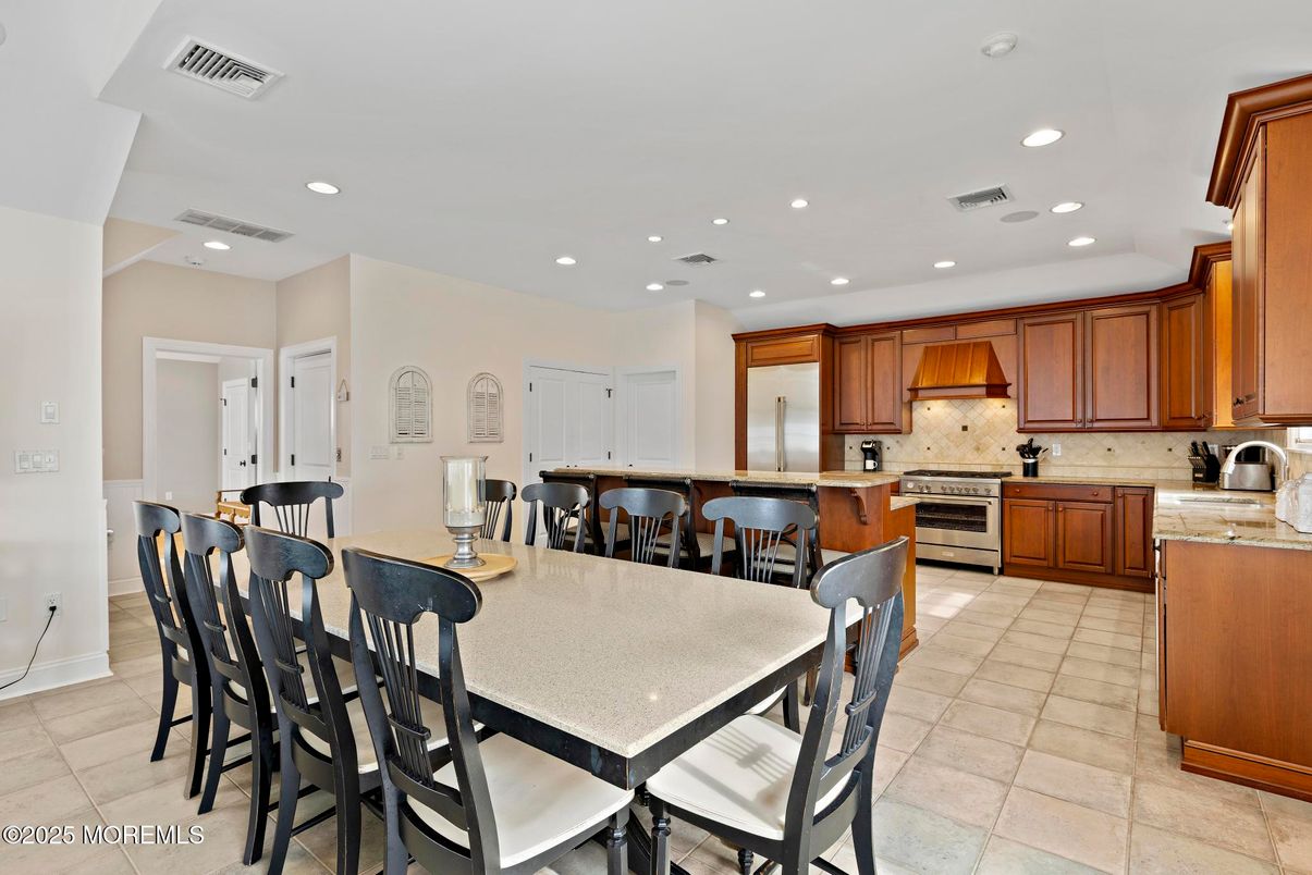 Dining room, Interior, Kitchen, Recessed Lighting, Stainless Steel Appliances