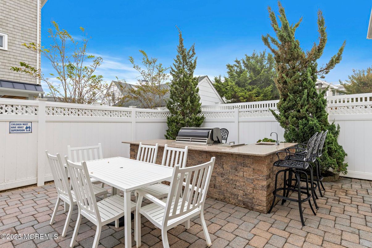 Exterior, Outdoor Kitchen