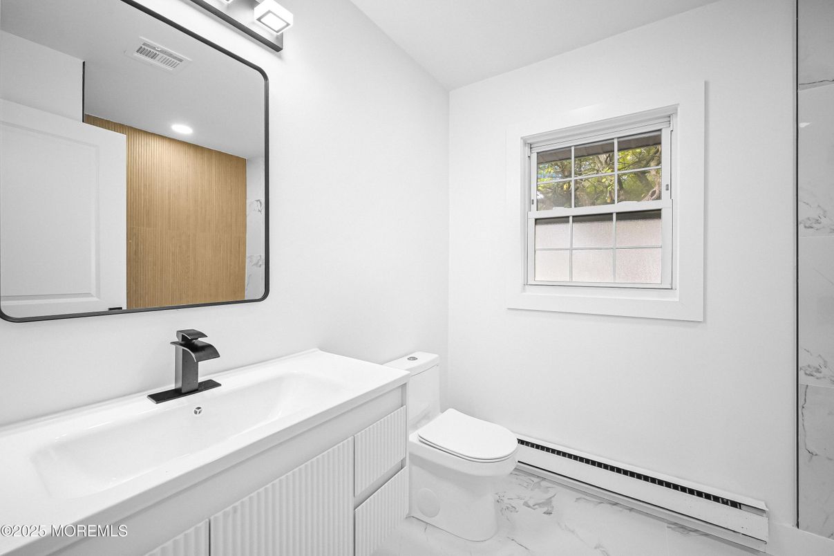Bathroom, Interior, Marble, Recessed Lighting