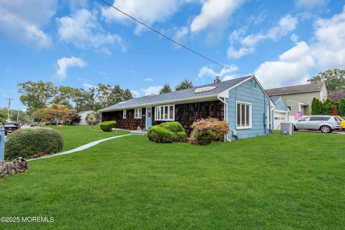 Attached, Backyard, Exterior, Facade, Brick Facade, Ranch