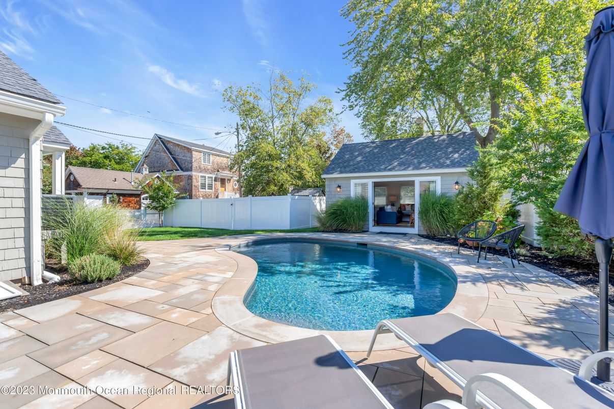 Exterior, Pool