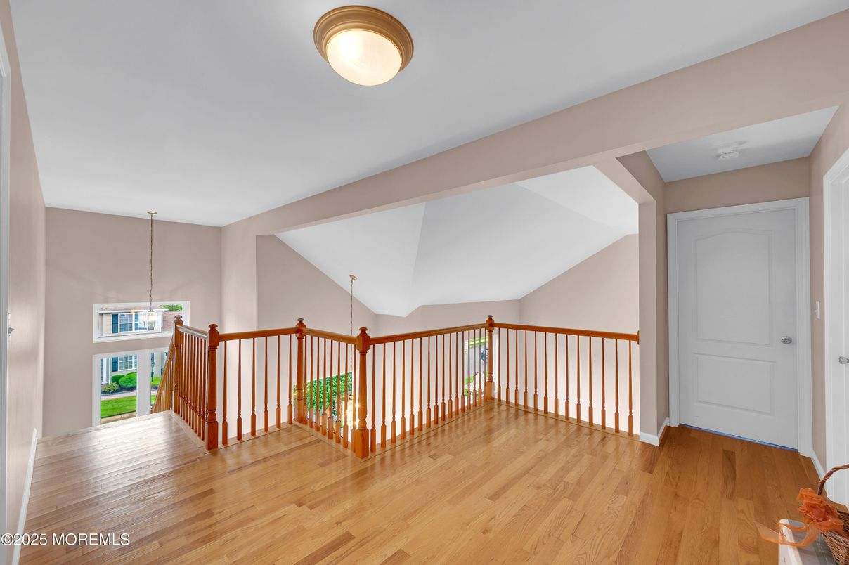 Interior, Pendant Lights, Wood Texture Flooring