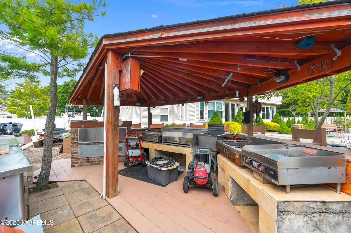 Exterior, Outdoor Kitchen