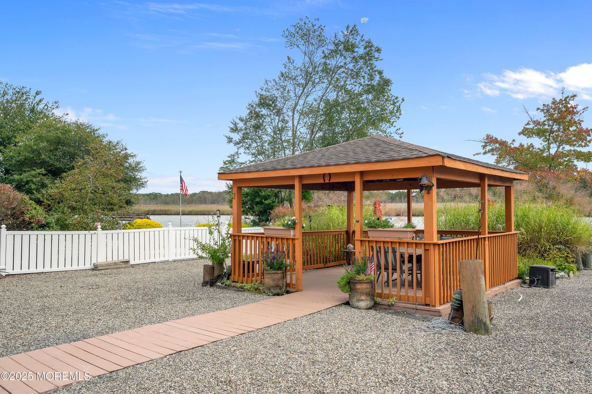 Exterior, Hot Tub, Water