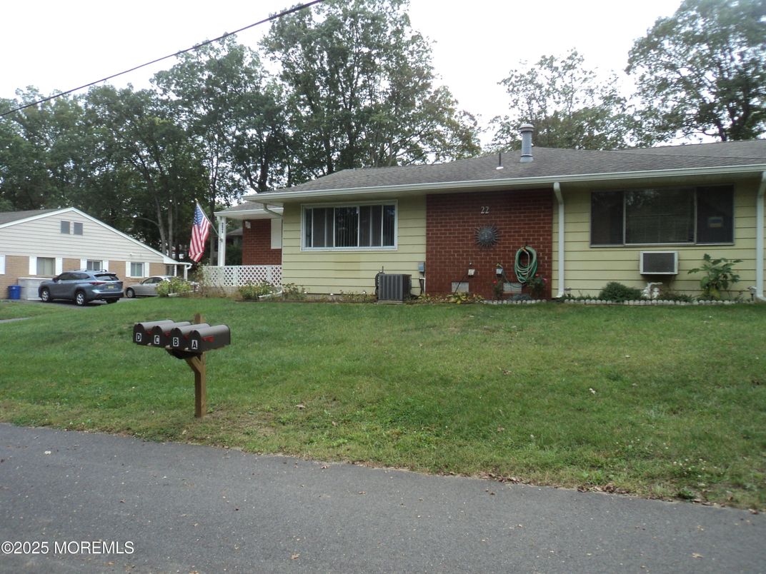 Exterior, Facade, Brick Facade, Ranch