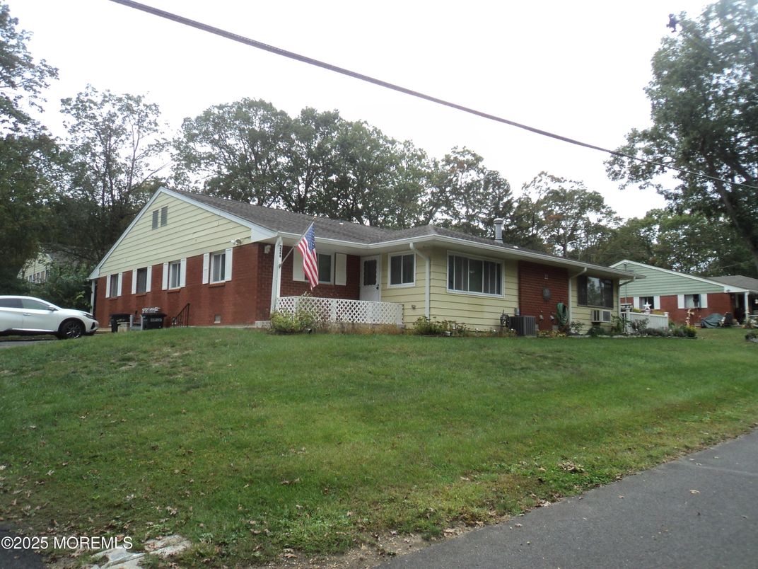 Attached, Exterior, Facade, Brick Facade, Ranch