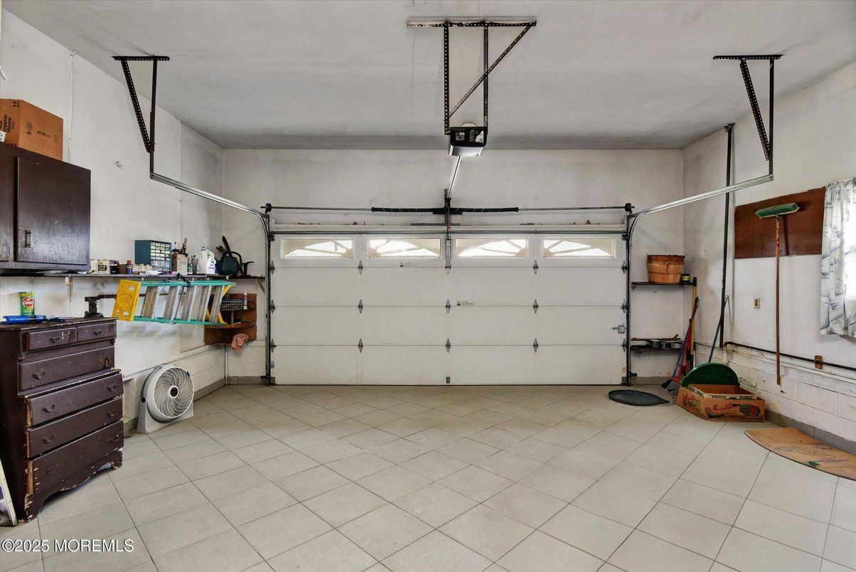 Garage, Interior