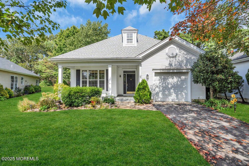 Attached, Exterior, Facade, Ranch