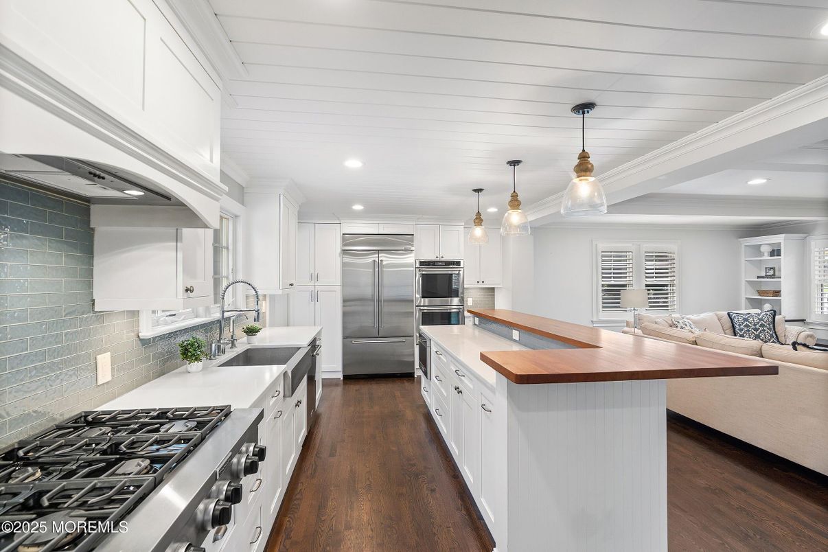 Interior, Kitchen, Living room, Pendant Lights, Recessed Lighting, Stainless Steel Appliances, Wood Texture Flooring