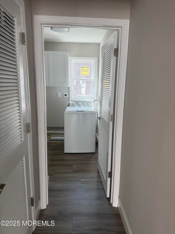 Interior, Utility Closets, Washer, Wood Texture Flooring