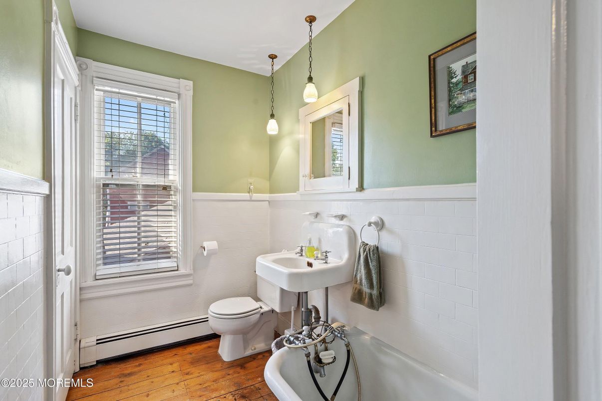 Bathroom, Interior, Pendant Lights, Wood Texture Flooring