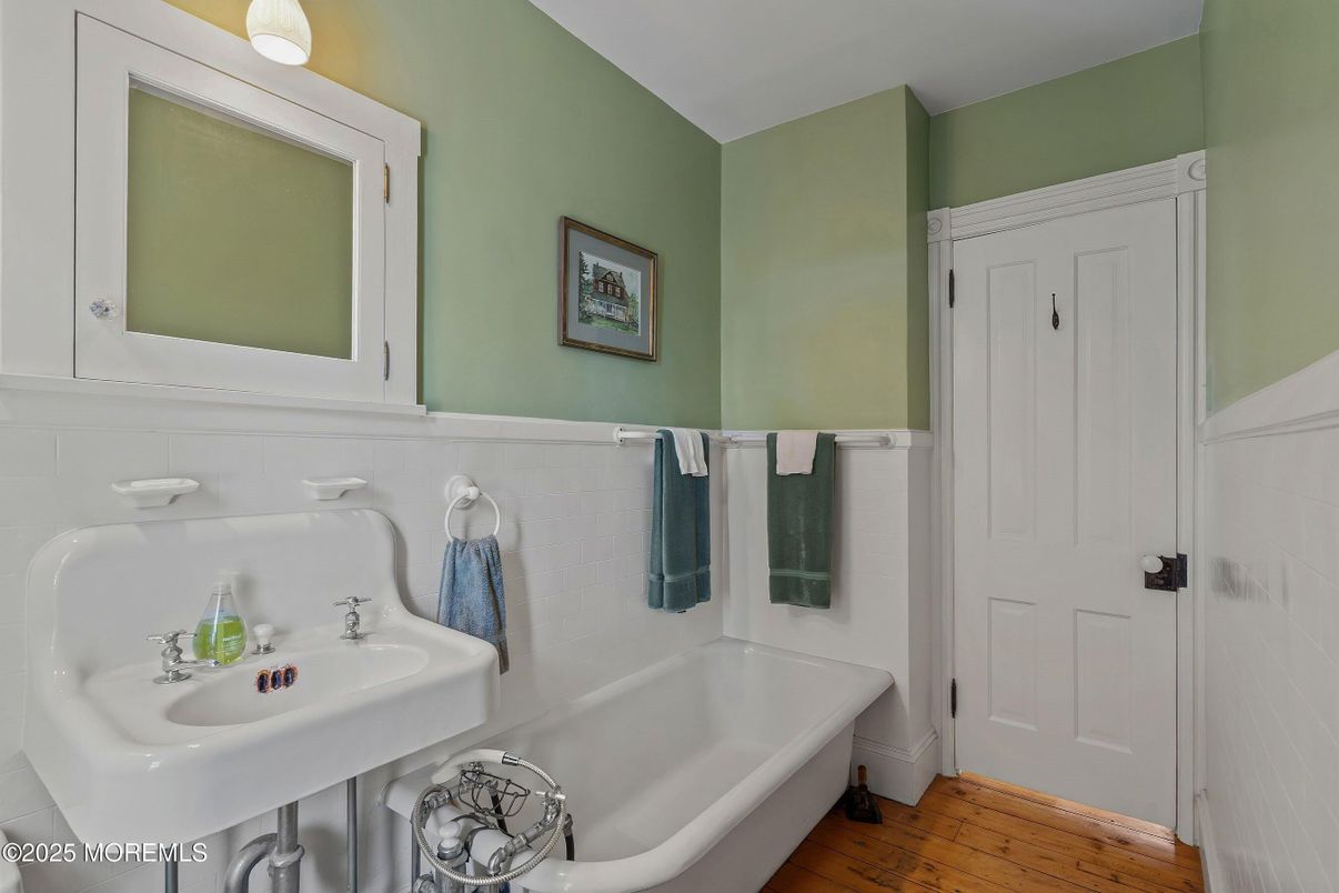 Bathroom, Dual Sink Vanities, Interior, Wood Texture Flooring