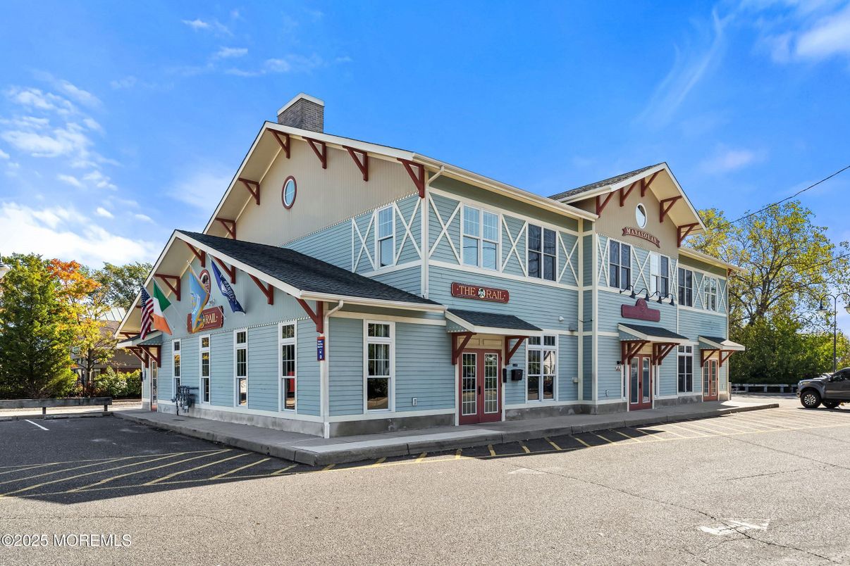 Exterior, Facade, Queen Anne Victorian