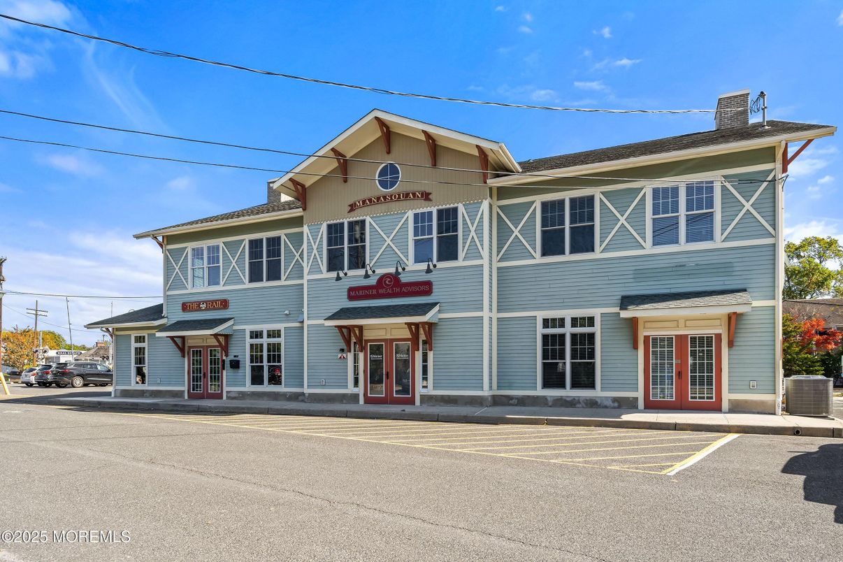 Exterior, Facade, Georgian