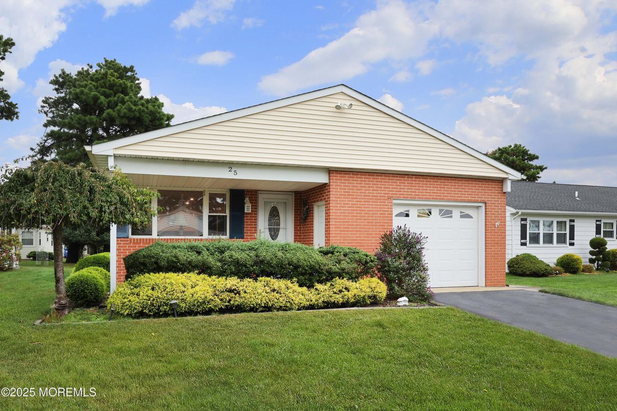 Attached, Exterior, Facade, Brick Facade, Ranch